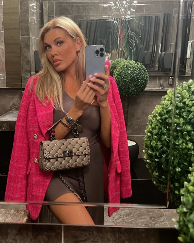  ,   Yana, 34 ,   ,   