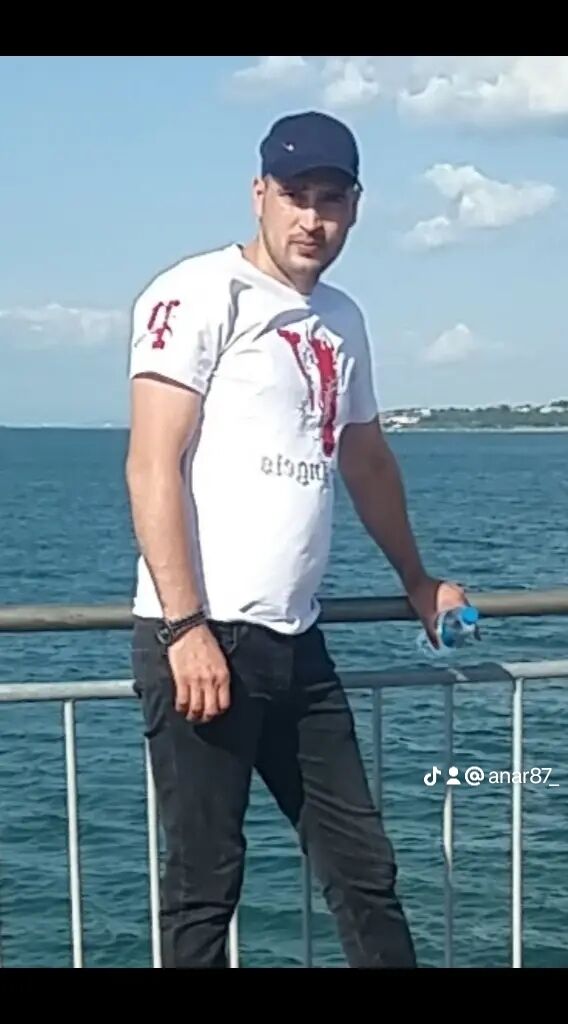  41622356  Onur, 36 ,    