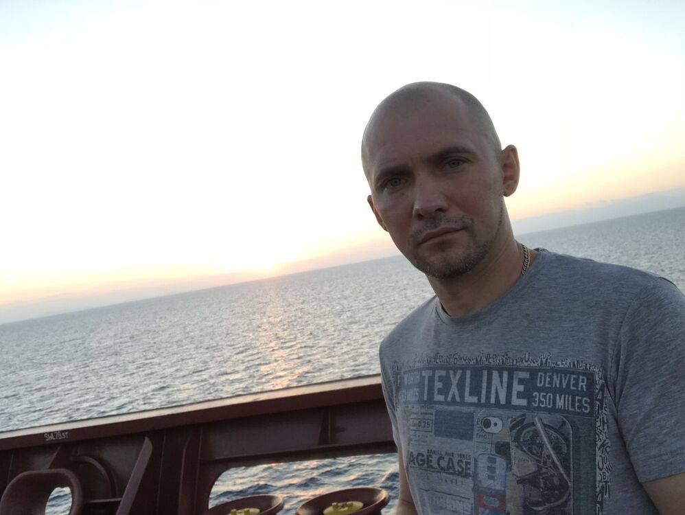  16025286  Ivan, 47 ,    
