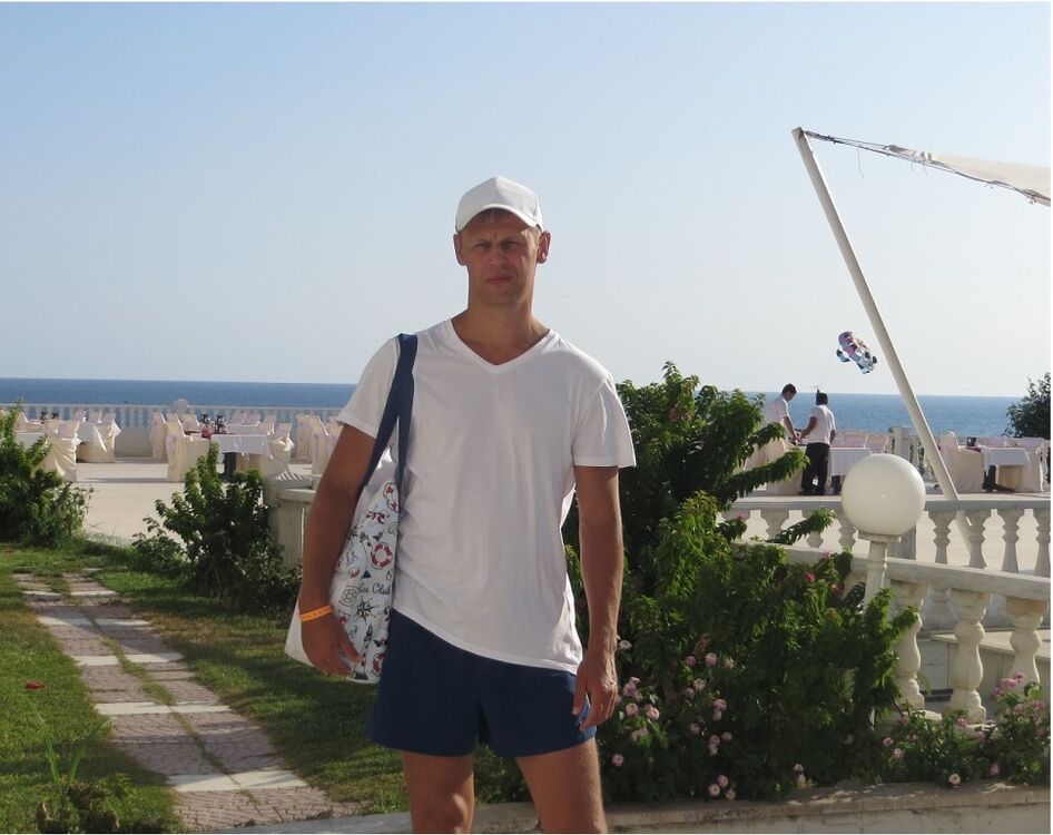  23802116  Sergey, 42 ,    