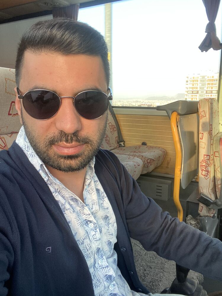  42356916  Adil, 29 ,    