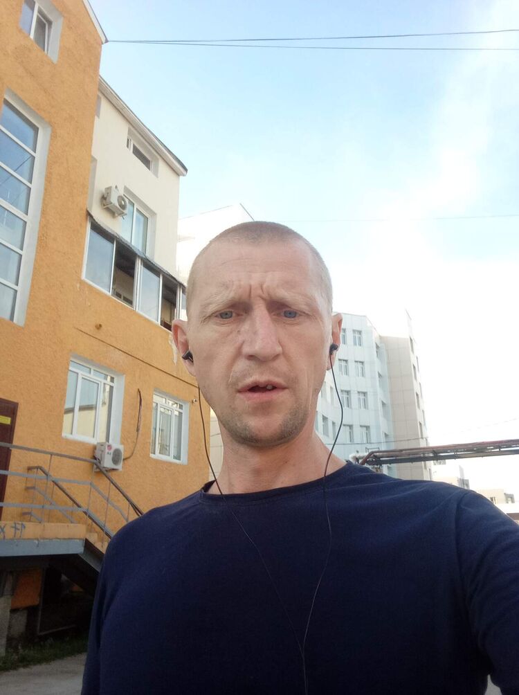  41779476  Mikhail, 43 ,    