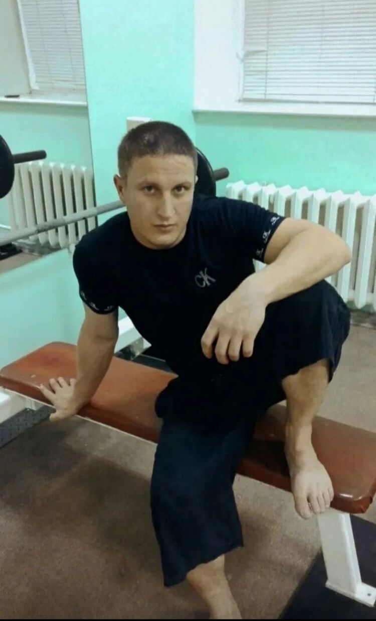  30220646  Viktor, 40 ,    