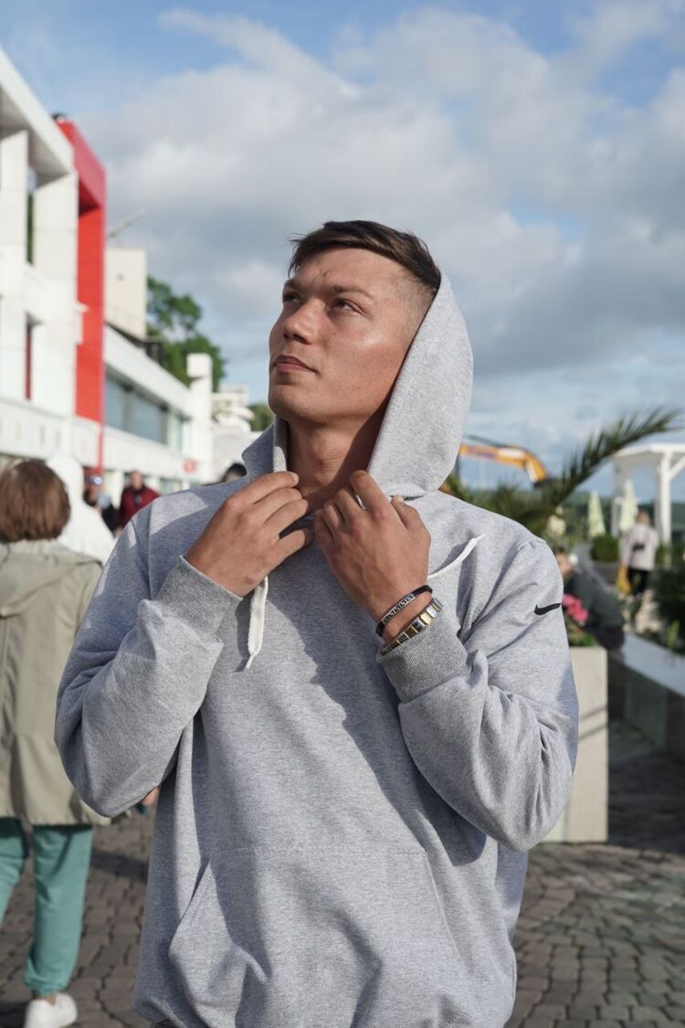  43289206  Denis, 26 ,    