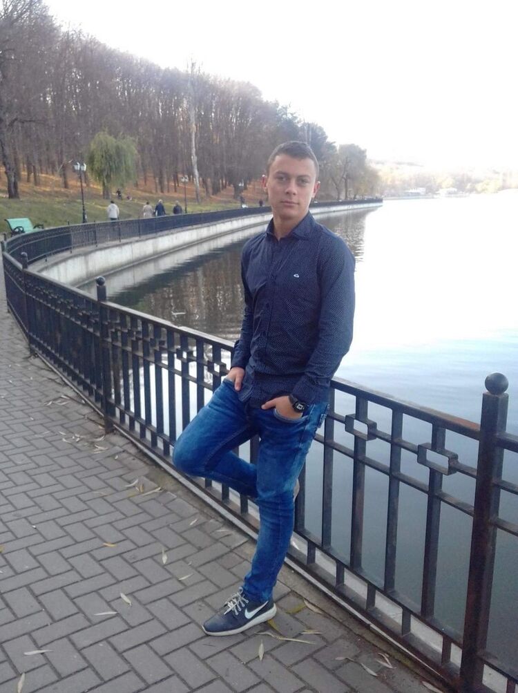 12826196  Vadim, 25 ,    