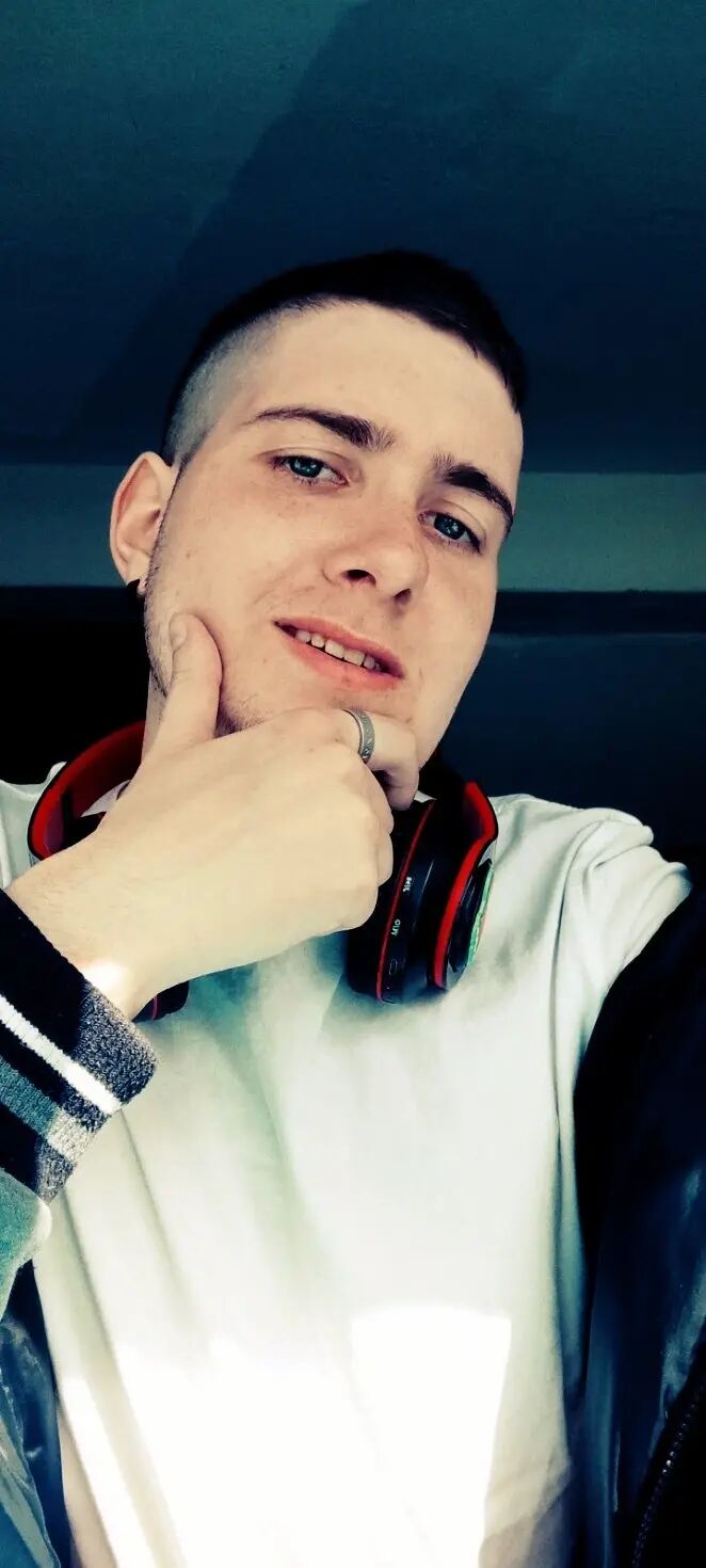  51171436  Ivan, 26 ,    -
