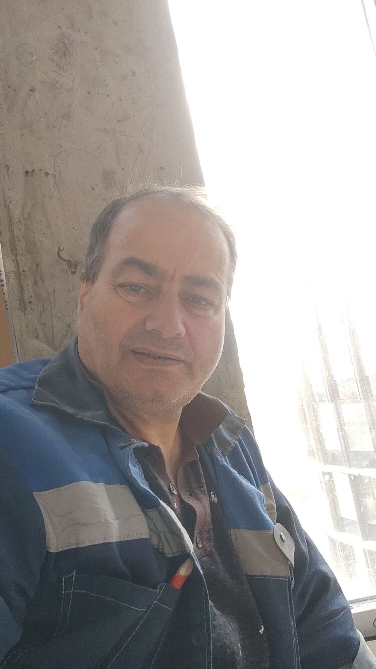  43334036  Sedat, 54 ,    
