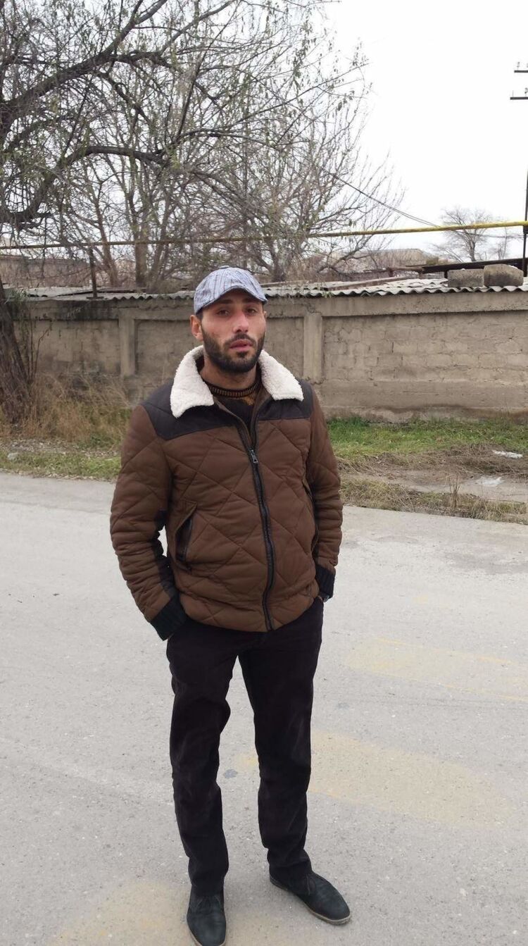 32278346  Armen, 36 ,    