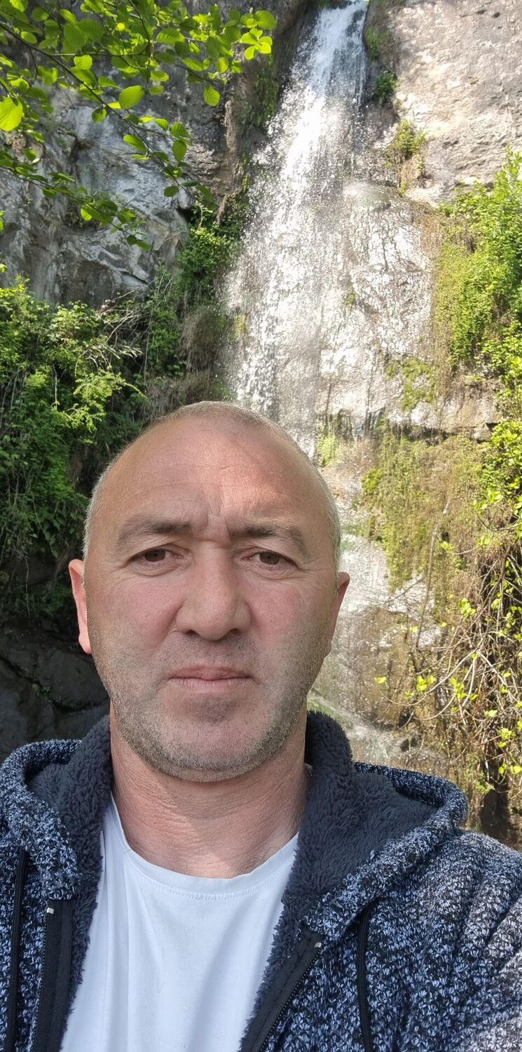  ,   Roin, 42 ,   ,   