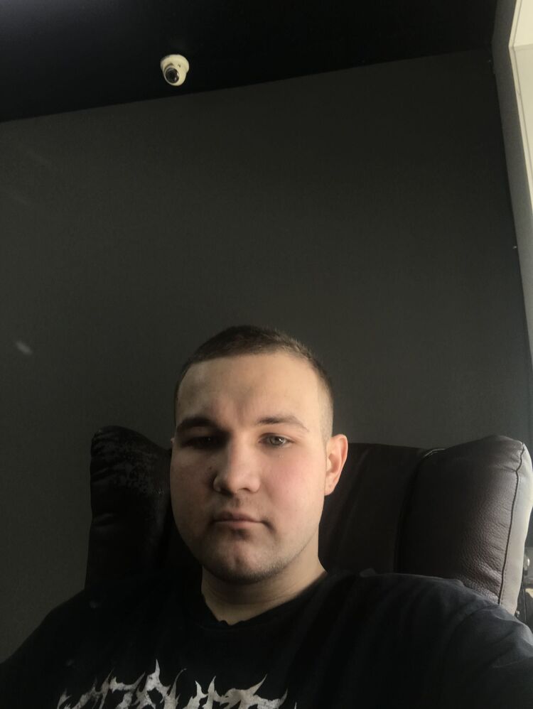  51421096  Pavel, 21 ,    