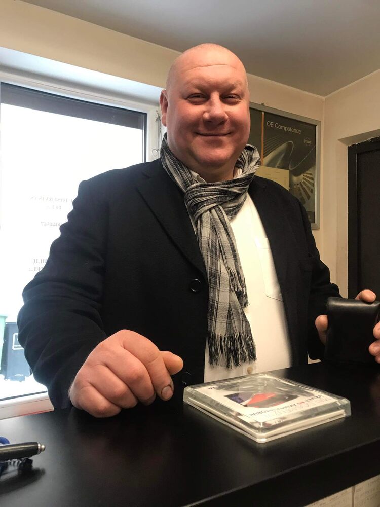  39015586  Andrei, 52 ,    