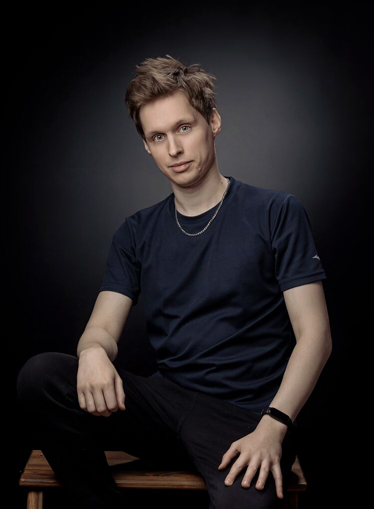  ,   Leo, 33 ,   