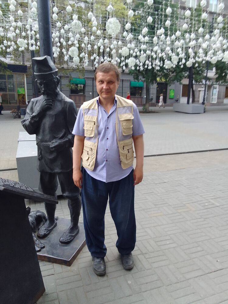  35902226  Martinovih, 46 ,    