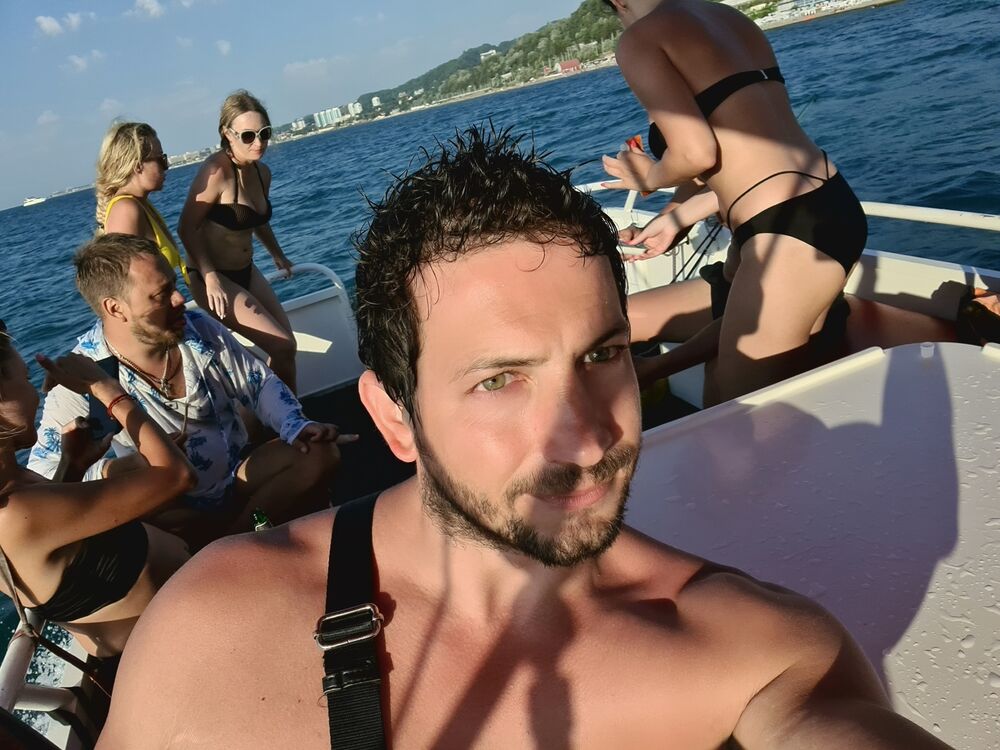  ,   Alex, 30 ,   ,   , c , 