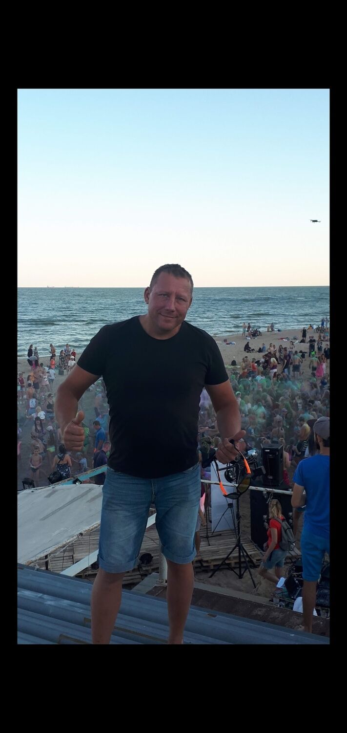  35580336  Valentin, 48 ,    