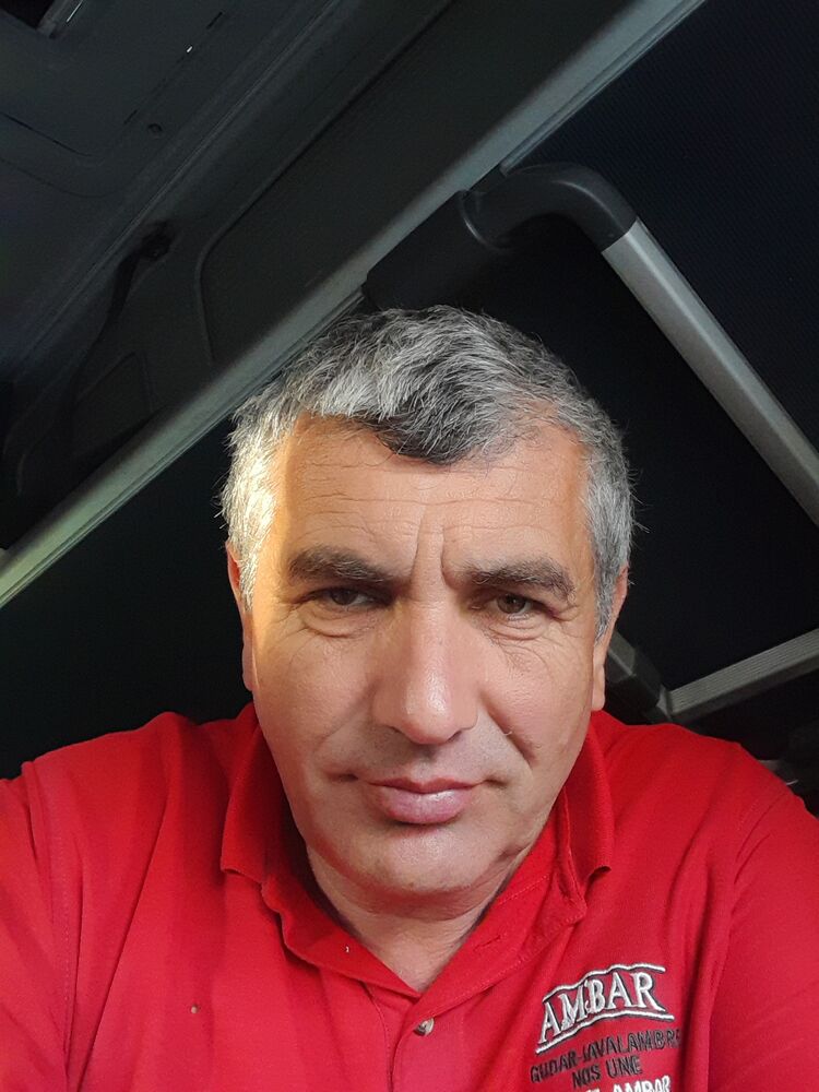  42372036  Claudiu, 52 ,    