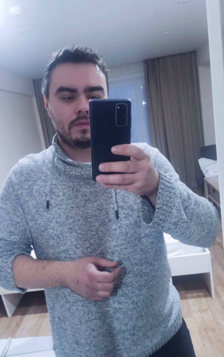  49017976  Maxim, 29 ,     