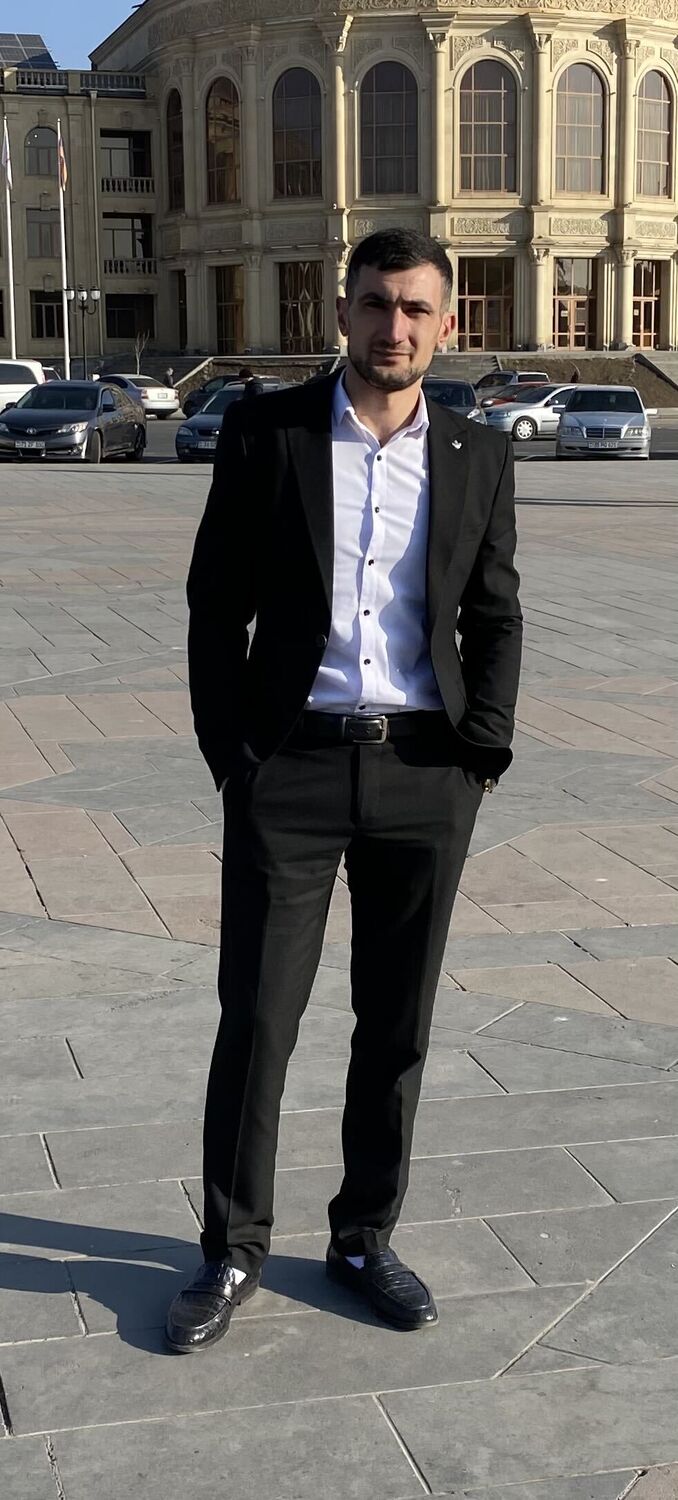  43971096  Arman, 31 ,    