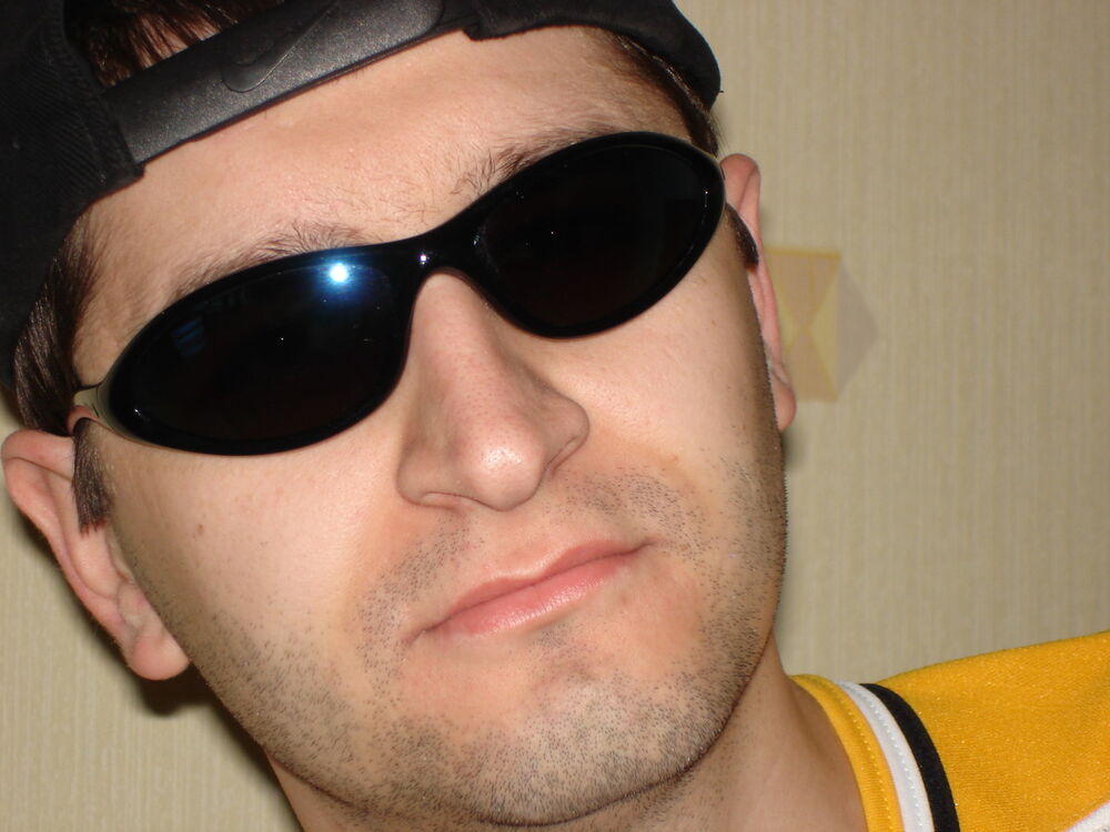  19344316  Pink Floyd, 49 ,    