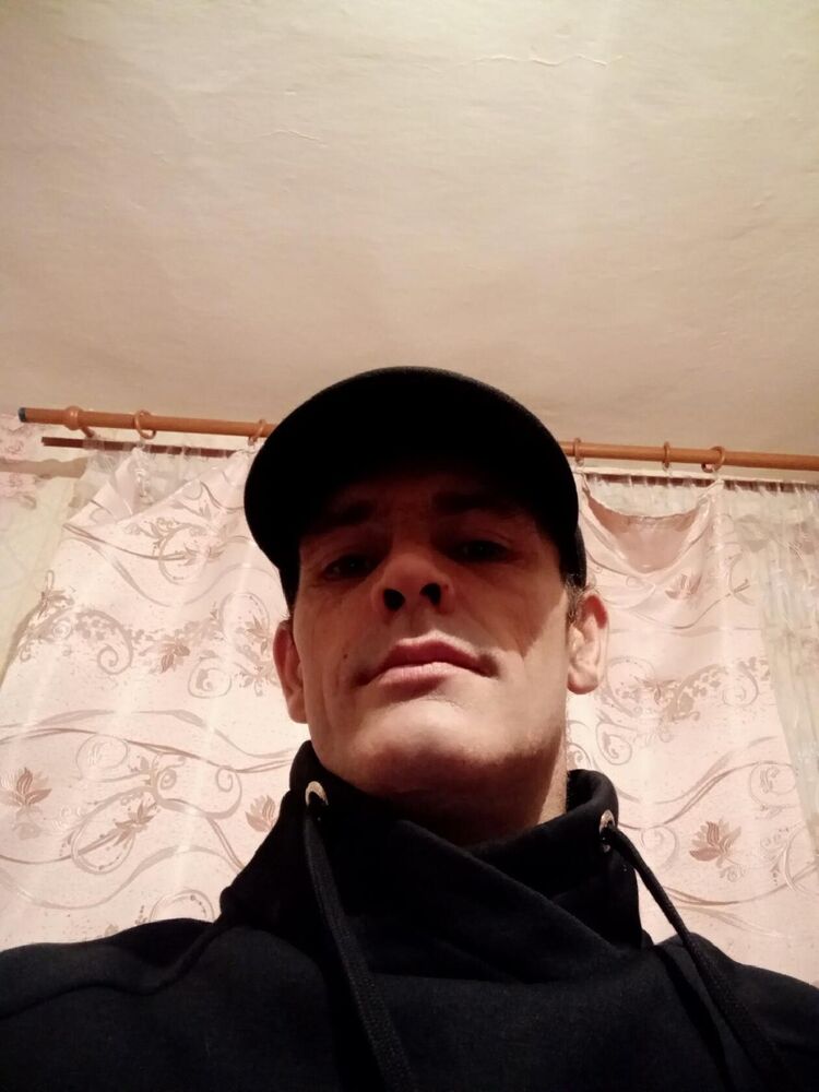  46942256  , 40 ,    
