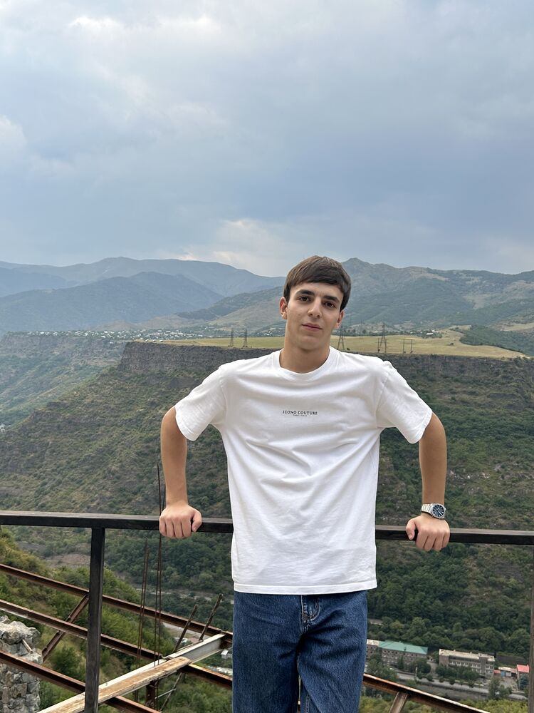  54403896  Grig, 18 ,    