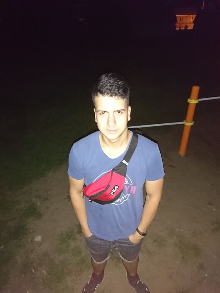 17170496  Anton, 26 ,    