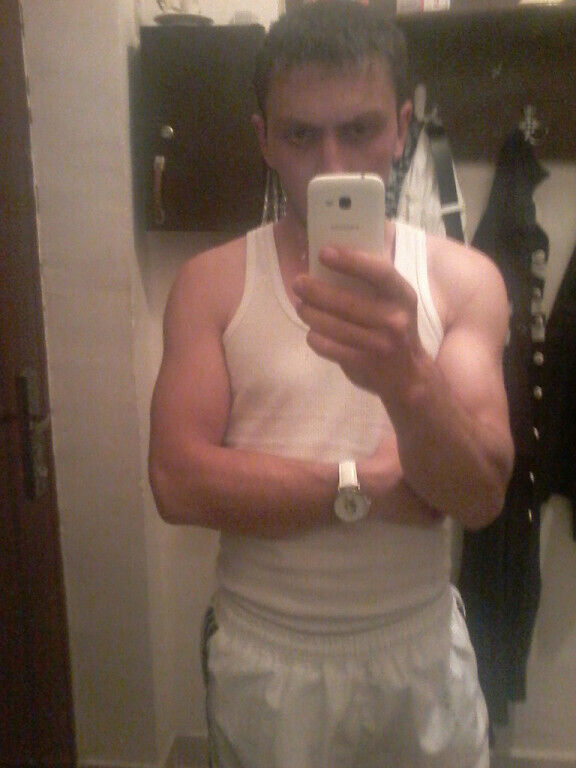  48256936  Davit, 39 ,    