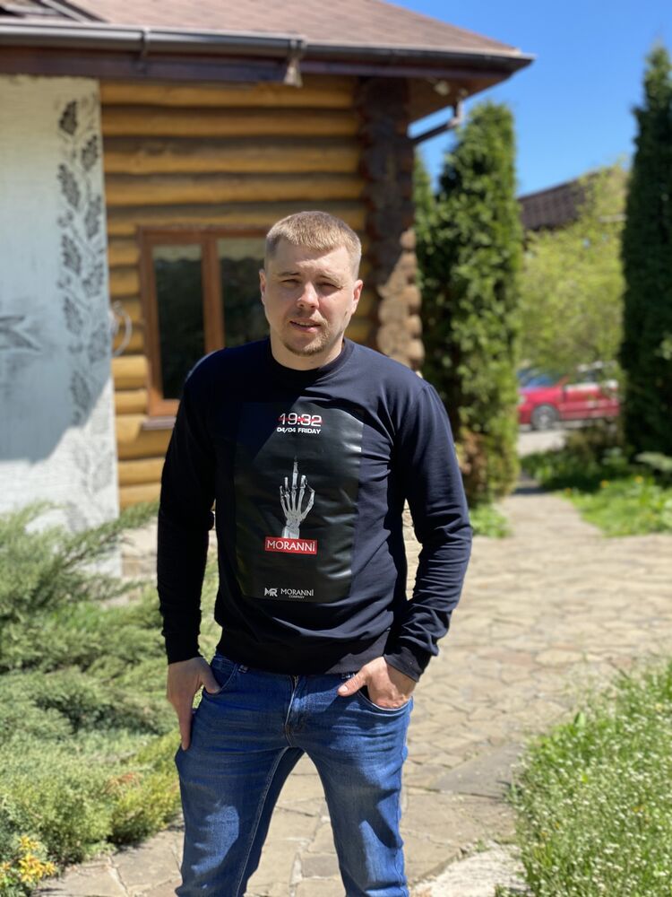  23380406  Yuriy, 39 ,    