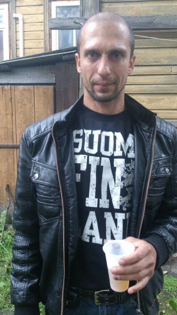  ,   Eduard, 44 ,  