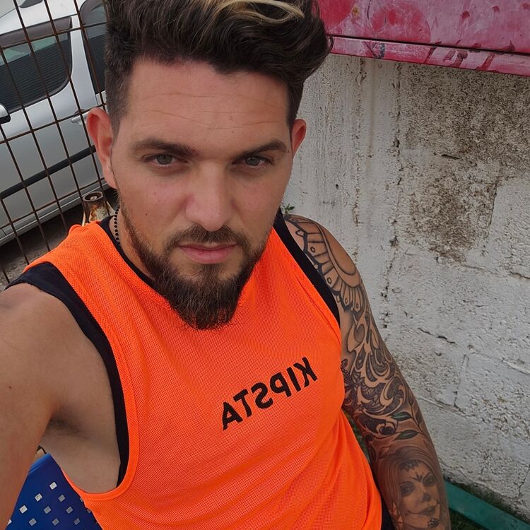  ,   Artiom, 33 ,   ,   
