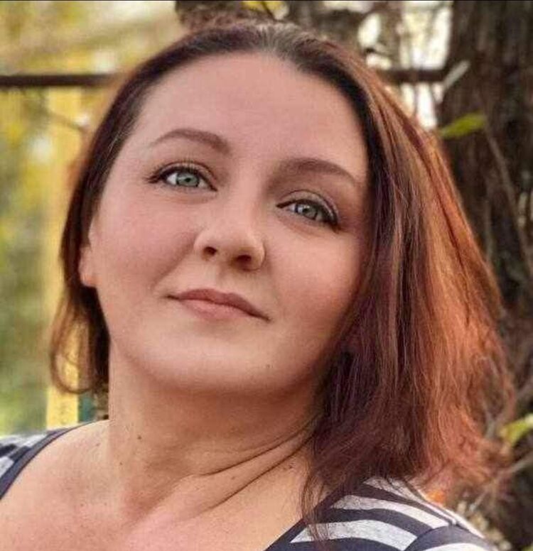  47681256  Julia, 39 ,    