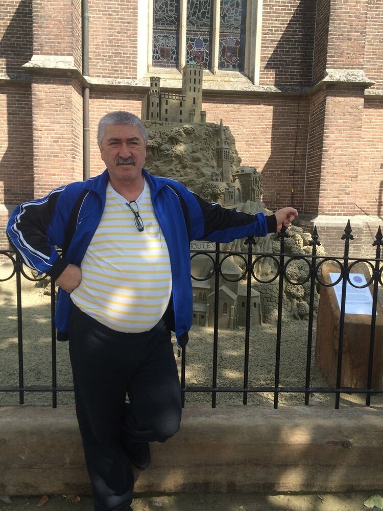  14933376  Magomed, 64 ,    's-Hertogenbosch
