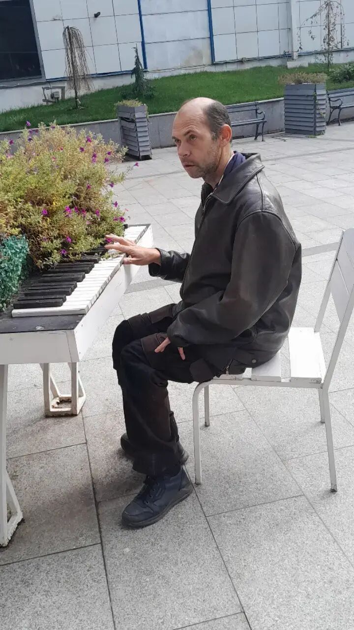  54701446  Vladimir, 48 ,    