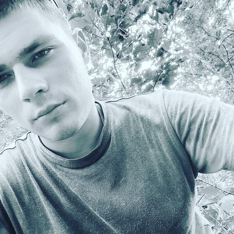  28244086  Konstantin, 25 ,    