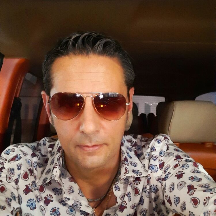  26793326  Ivan, 51 ,    Rome