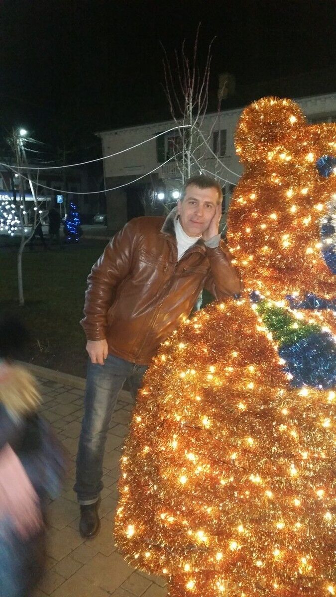  14758496  Sergiu, 52 ,    