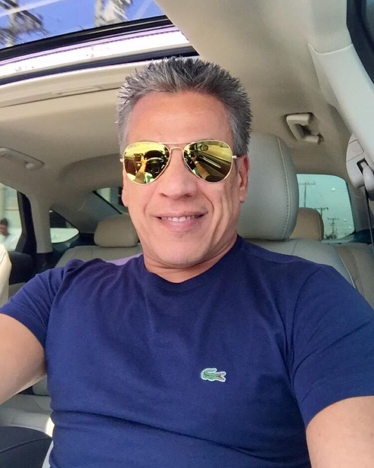 18182876  James, 67 ,    Milan