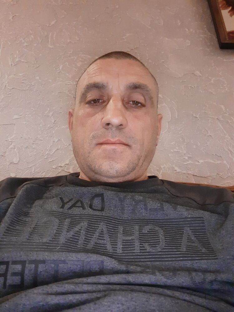  47223176  Pavel, 42 ,    