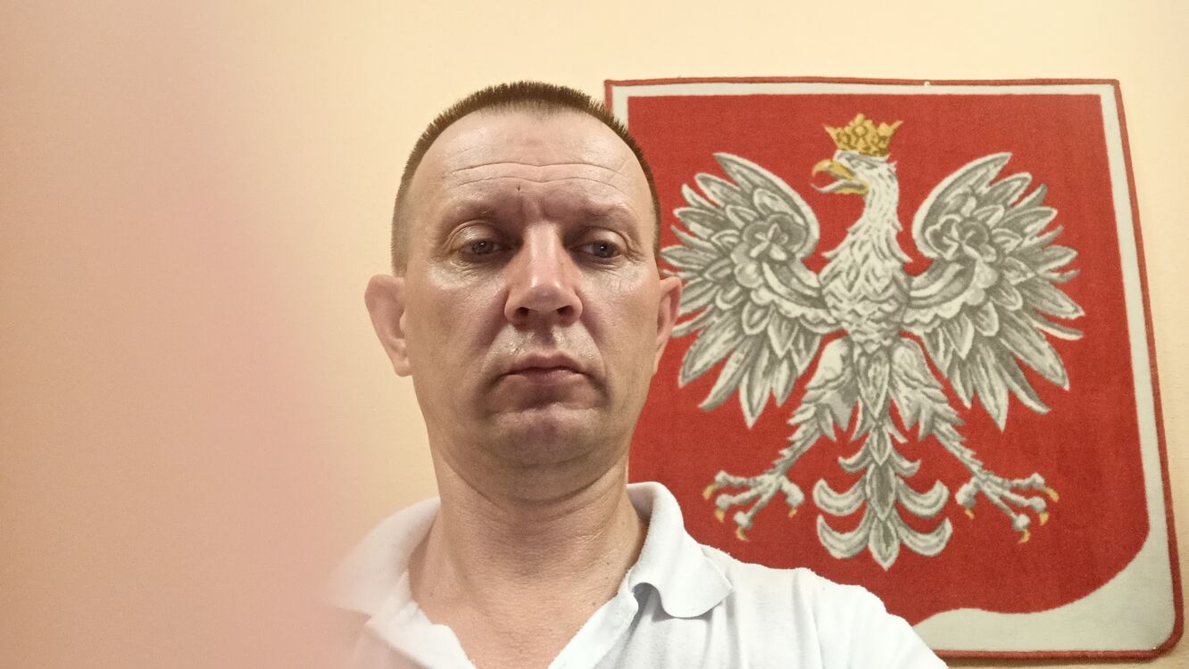  23530646  Demyan, 53 ,    