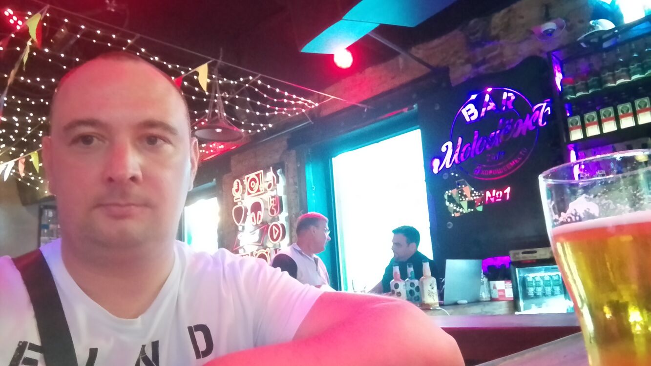  51008676  Oleg, 37 ,    