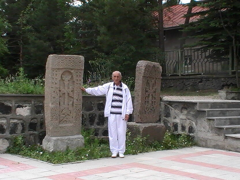  5931376  Armen, 53 ,    