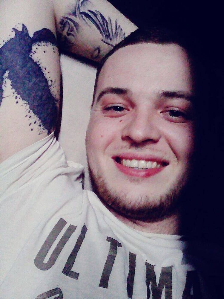  35603566  Artem, 32 ,    