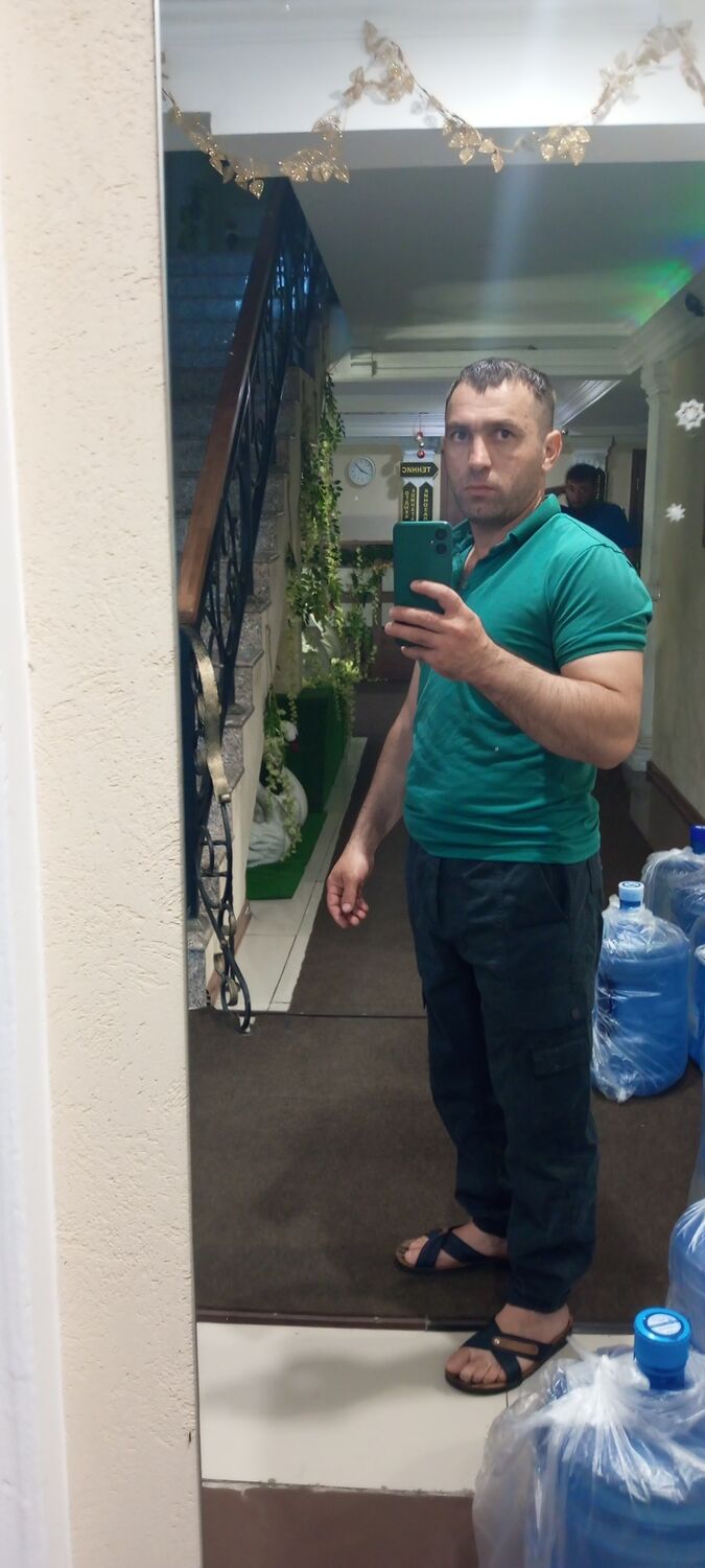  37180296  Ruslan, 39 ,    