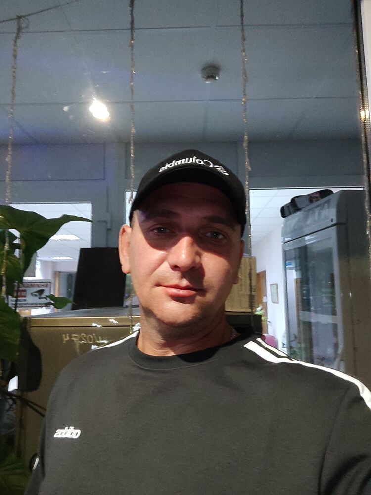  38293126  Vova, 42 ,    
