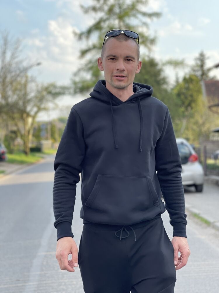  54164666  Vitalii, 38 ,    