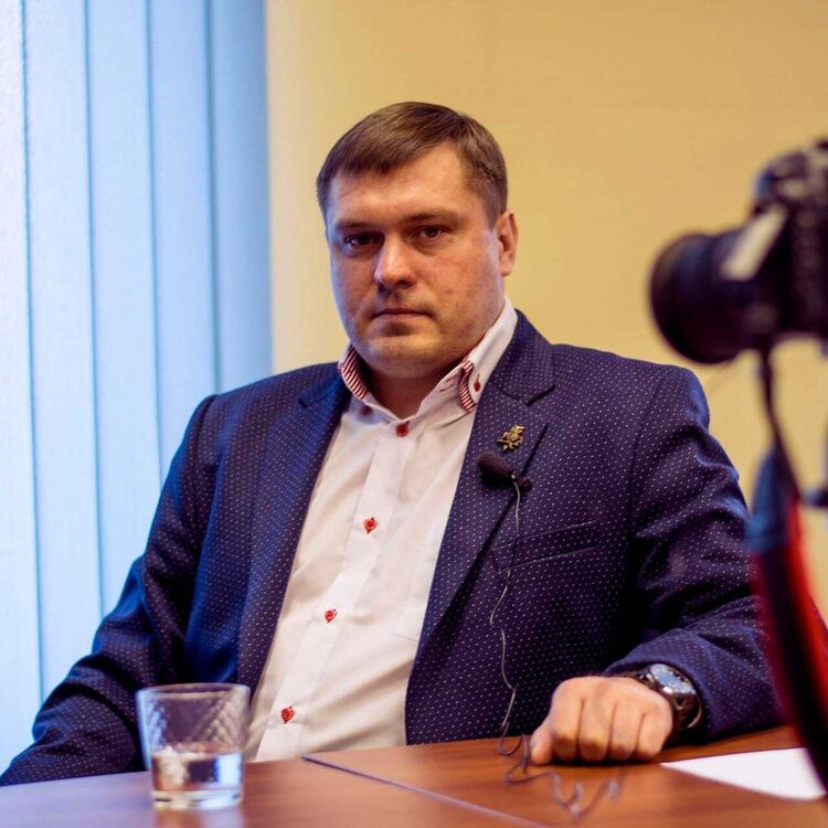  28390166  Andrei, 46 ,    -