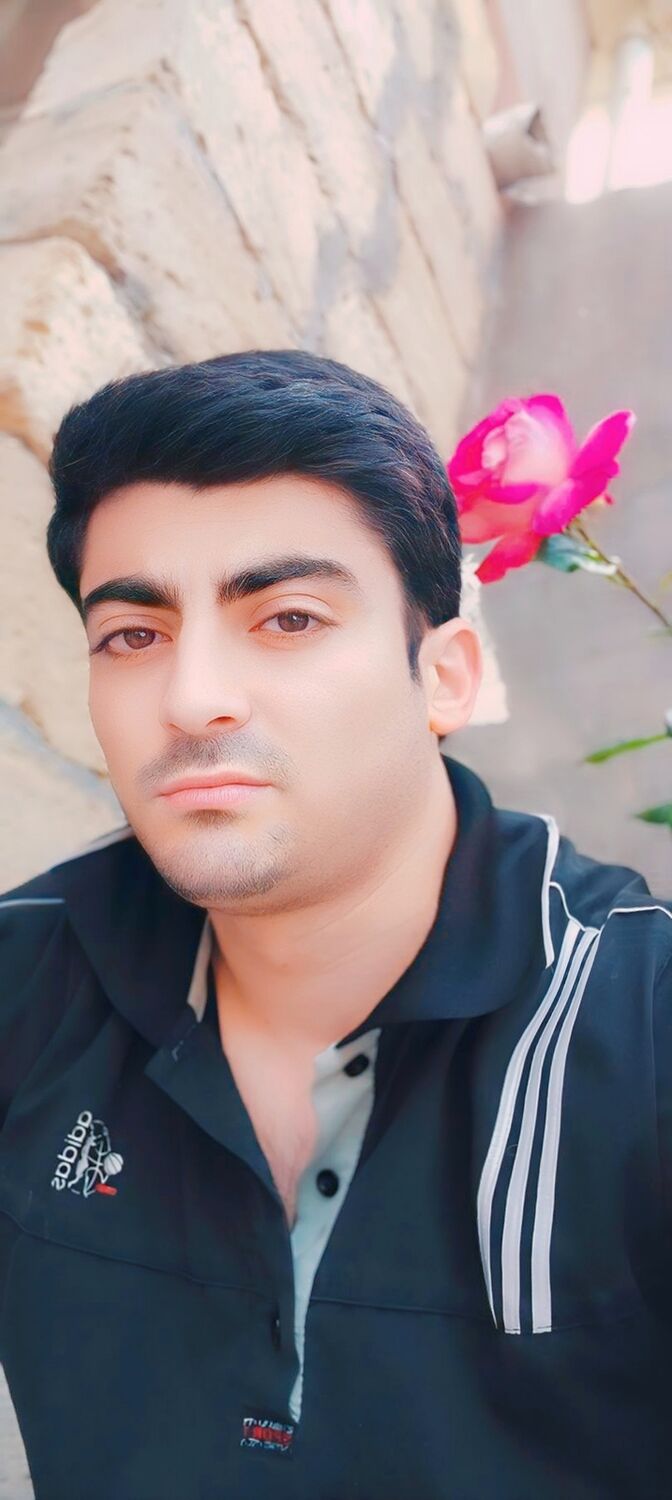  52494066  Emin, 35 ,    