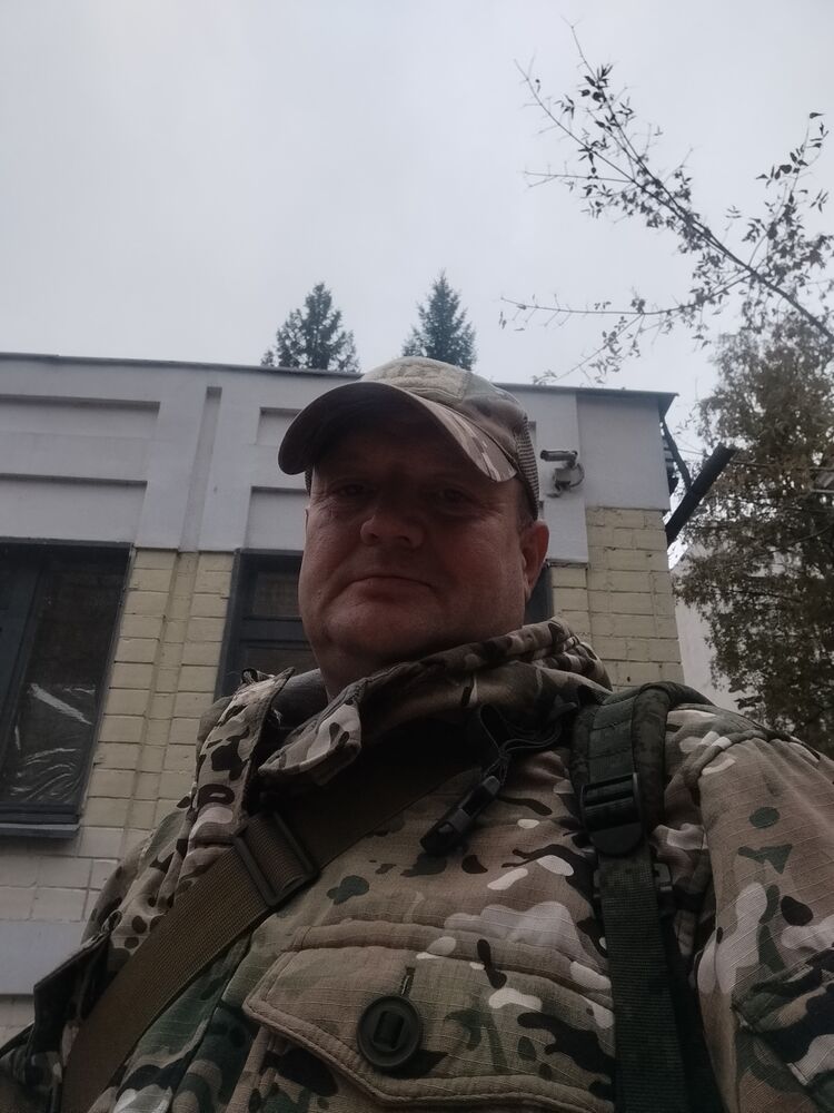  48418586  Ilya, 46 ,    