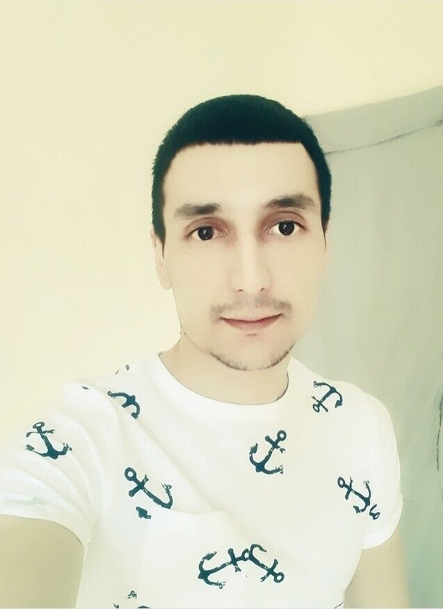  24683776  Woxrux, 37 ,    
