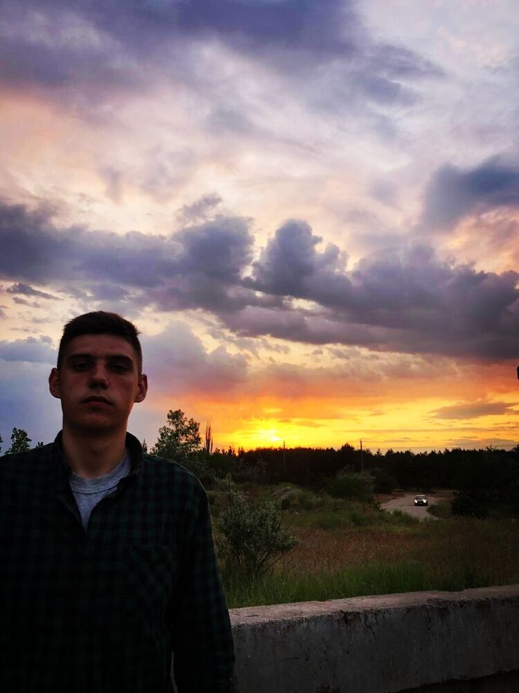  42785196  Slava, 19 ,    